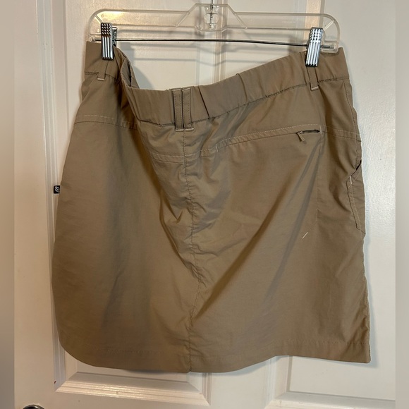 Eddie Bauer sports skotrt active fit size tall XL khaki color side pockets - Picture 6 of 10